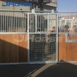 Drewniane stajnie Spawane metalowe przednie końskie boksy dla koni Projekt stodoły
