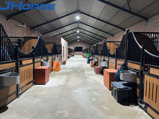 Solid Luxury Equestrian Box dla stajni konnej